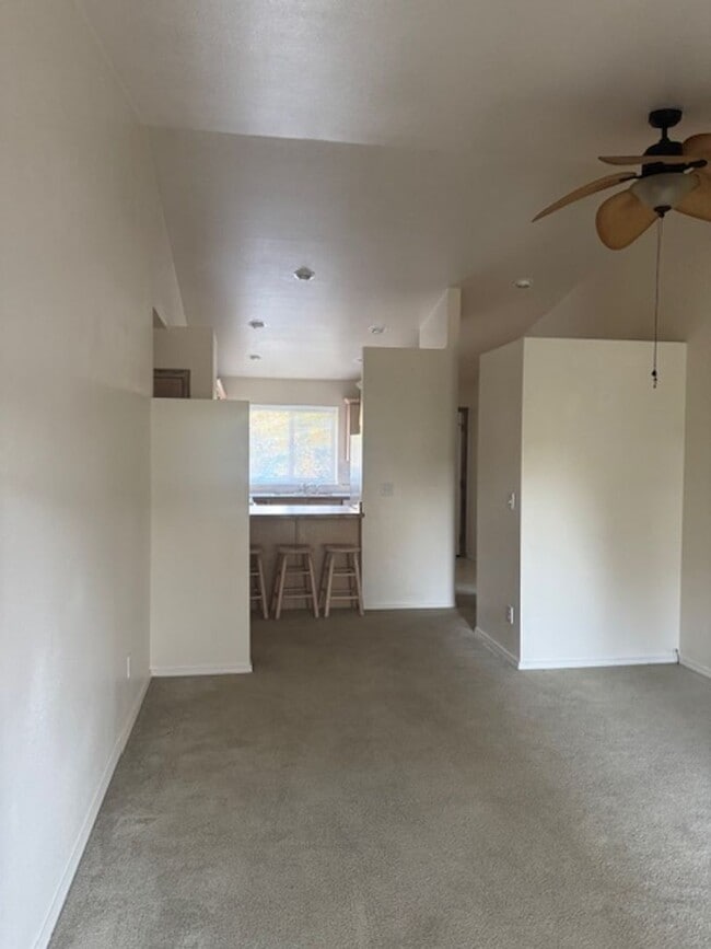 Building Photo - 741 Willow Dr