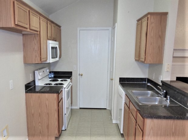Building Photo - 223 Lake Texoma Drive