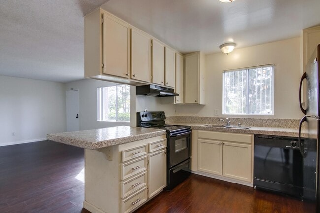 Building Photo - 3 Bed/ 2 Bath Clairemont Mesa