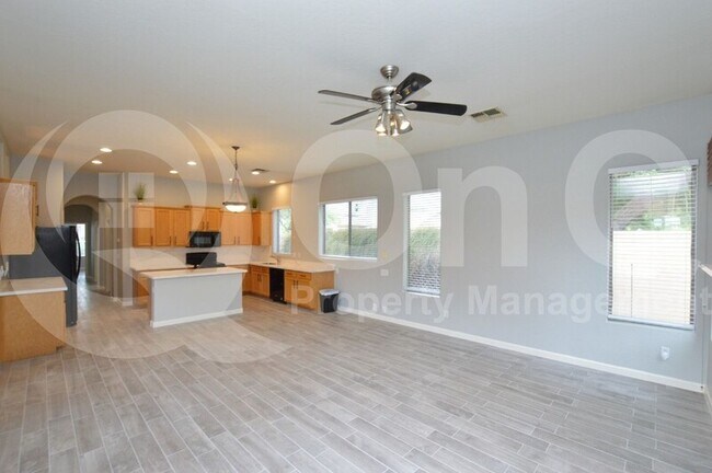 Building Photo - 4157 E Del Rio St