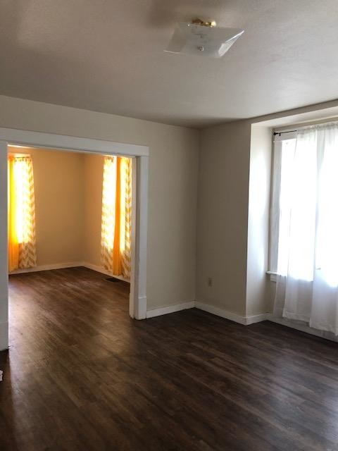 Foto del edificio - 704 11th Ave NW