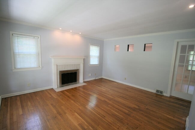 Building Photo - Adorable home located in southside of Lexington    20260604