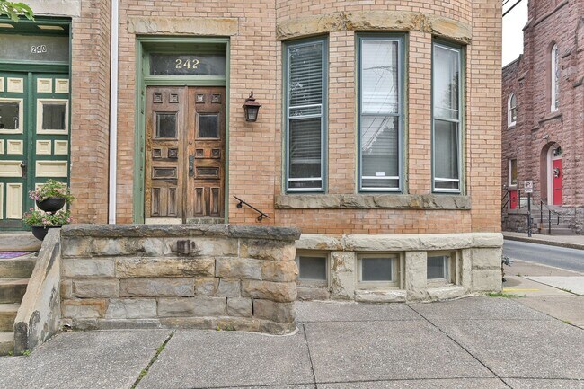 Foto del edificio - 242 Harris St