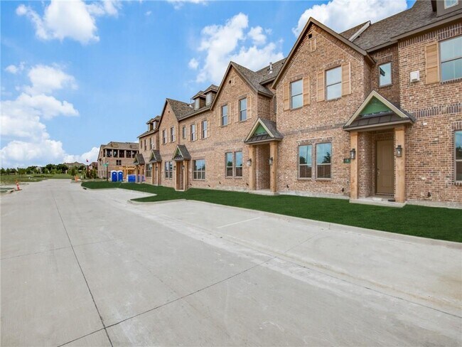 Building Photo - 4246 Shavano Dr