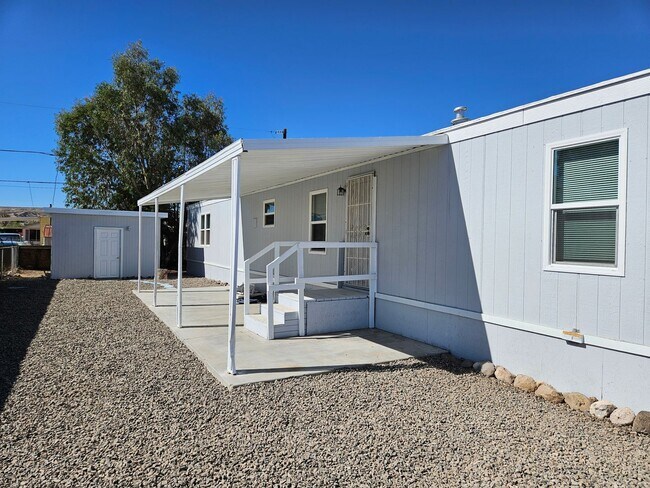 Foto del edificio - First Month Free!! Remodeled and Cute Manufactured Home in Central BHC