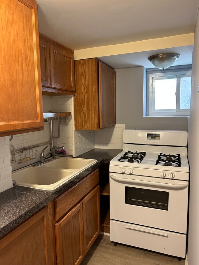 Kitchen - 2438 W Eastwood Ave
