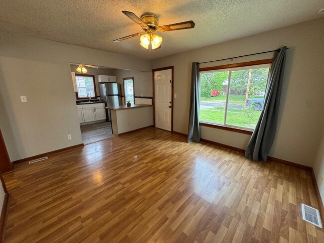 Foto del edificio - “It’s a Fresh Start” — Remodeled 1 Bed with Washer/Dryer Included