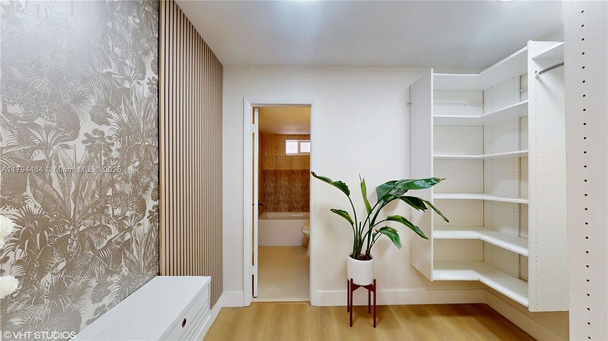 Foto principal - 1666 West Ave