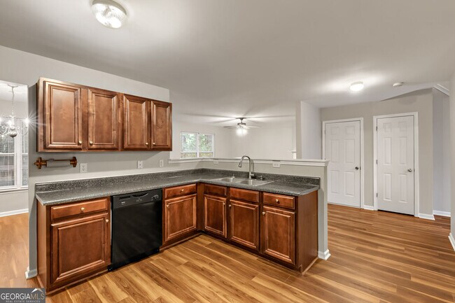 Foto del edificio - 7157 Laurel Creek Dr