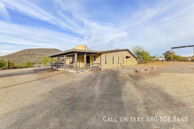 Foto del edificio - Charming Desert Retreat with 360° Mountain...