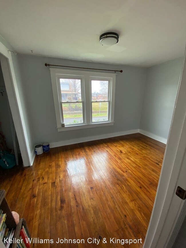 Building Photo - 4 br, 2 bath House - 303 Wilson Ave