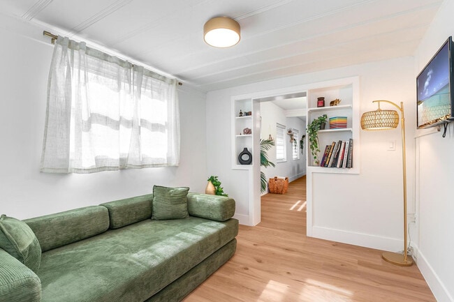 Building Photo - 1336 NE 14th Ave