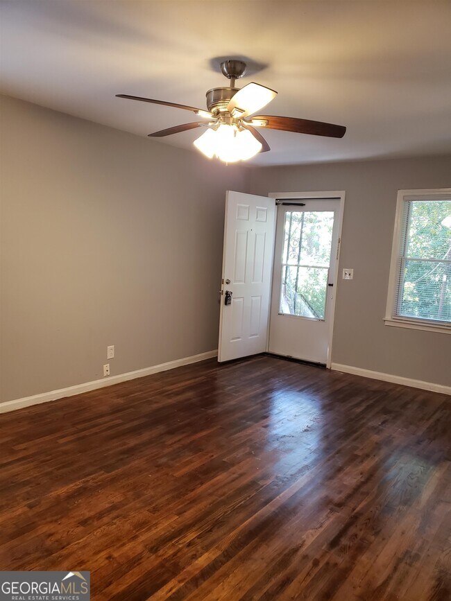 Foto del edificio - 7870 Scarlett Dr