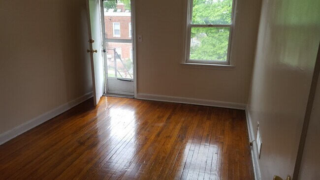 Foto del edificio - 40 Elsmere Blvd