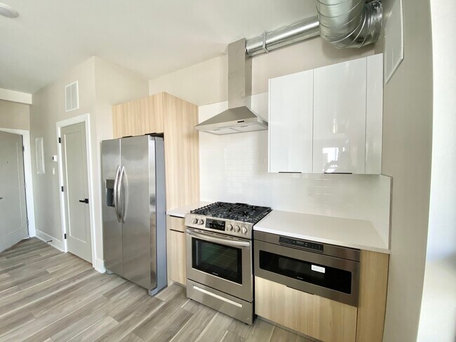 Building Photo - 3301 Capri Dr