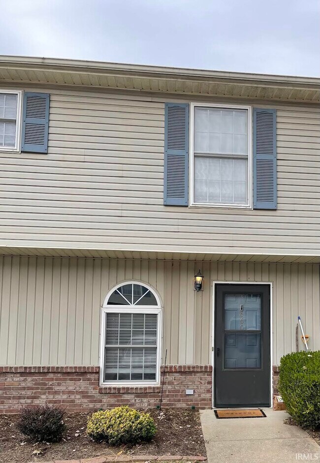 Building Photo - 860 E Sherwood Hills Dr