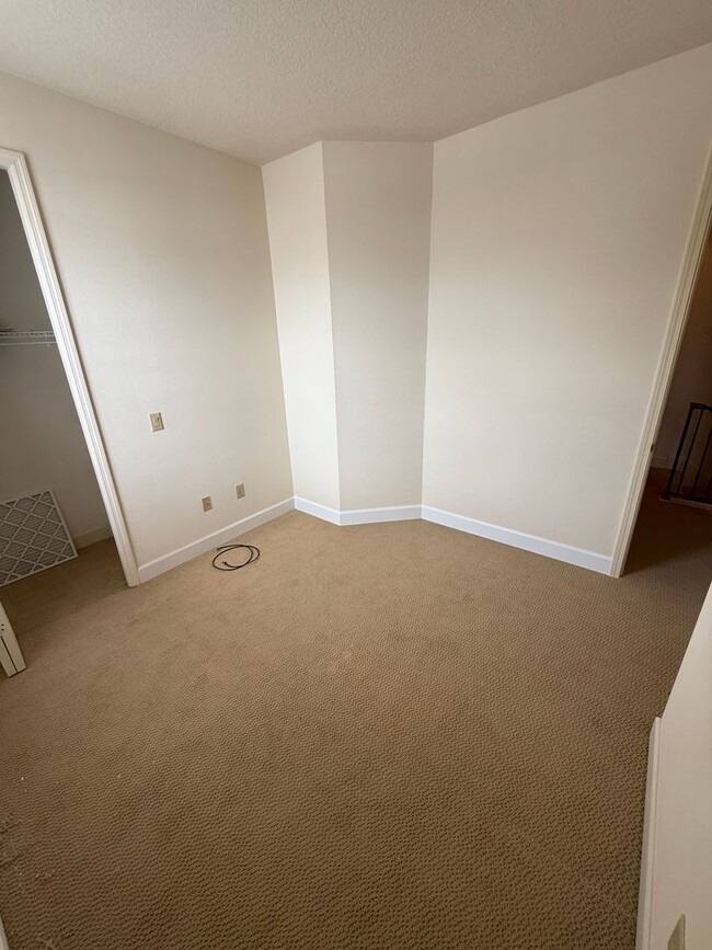 Building Photo - Packwood Townhomes