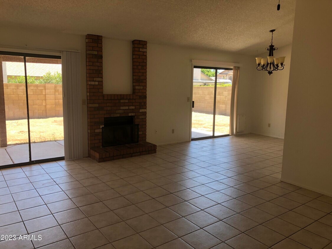 Foto del edificio - 5041 E Dallas St