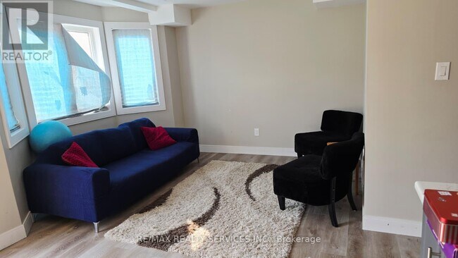 Building Photo - 92 Allegro Dr