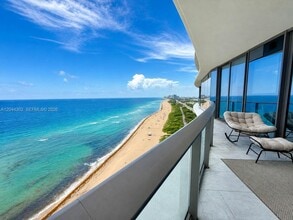 Building Photo - 15701 Collins Ave