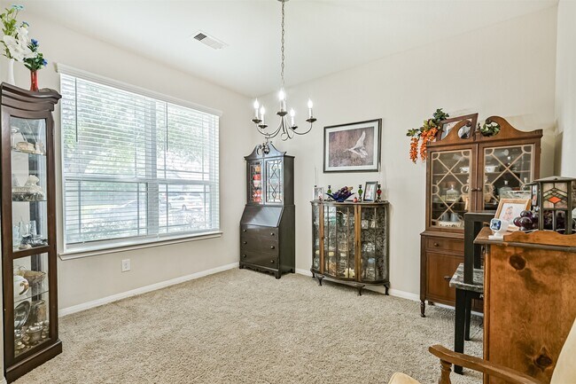 Foto del edificio - 2411 Lakecrest Town Dr