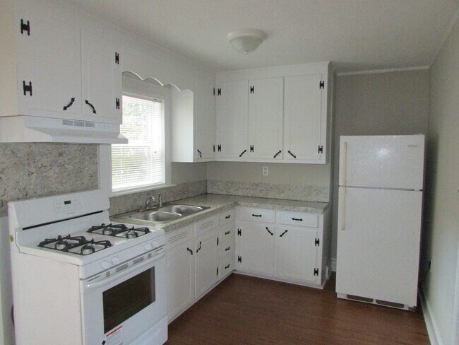 Building Photo - Cute 2 Bedroom Home available in Stanley!!