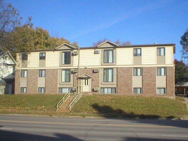 Building Photo - 716 E Burlington St