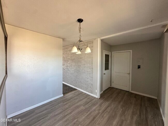 Building Photo - 10020 Nesbit Ave