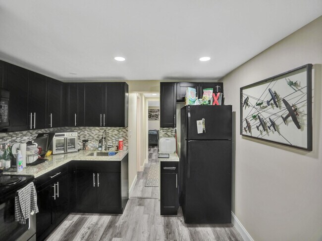 Building Photo - 5073 SW 28th Ave