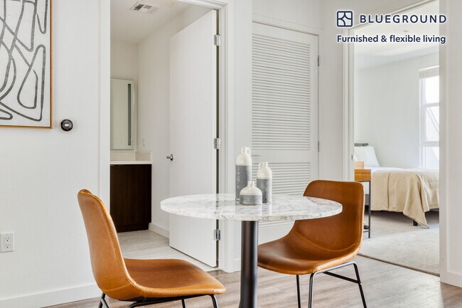 Foto del edificio - 6606 Variel Ave