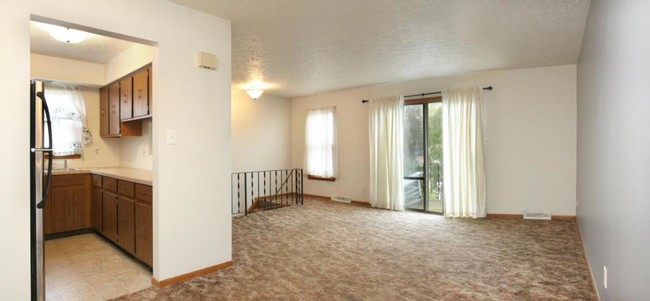 Building Photo - 1258 Pembrooke Drive, Unit D