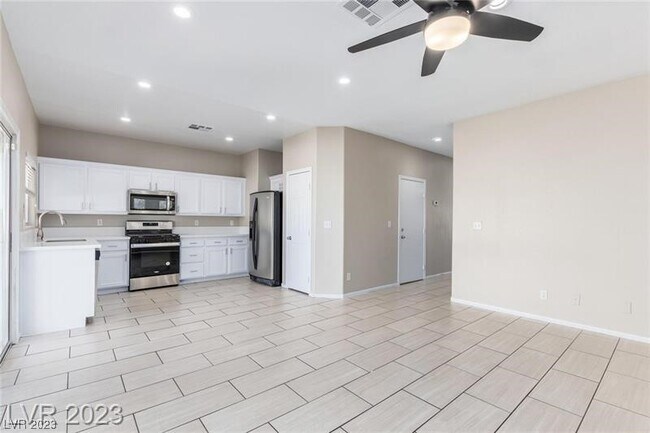 Building Photo - 881 Blue Rosalie Pl