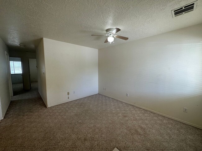 Building Photo - 2 Bedroom 2 Bathroom Duplex Available for ...