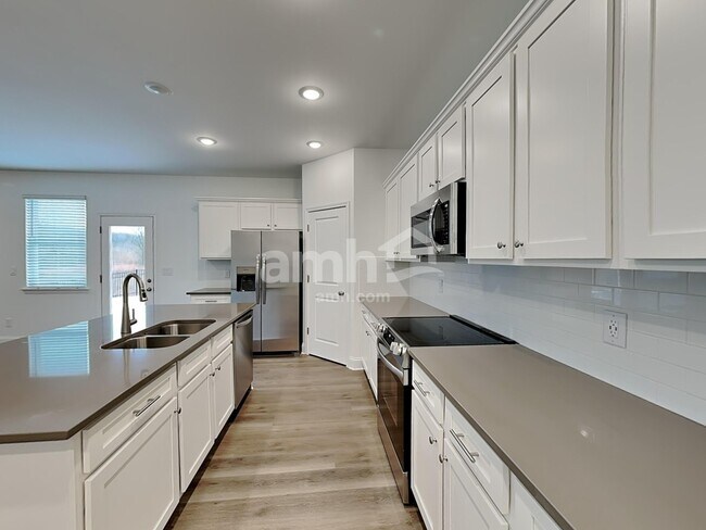 Foto del edificio - 83 Hickory Pointe Rd