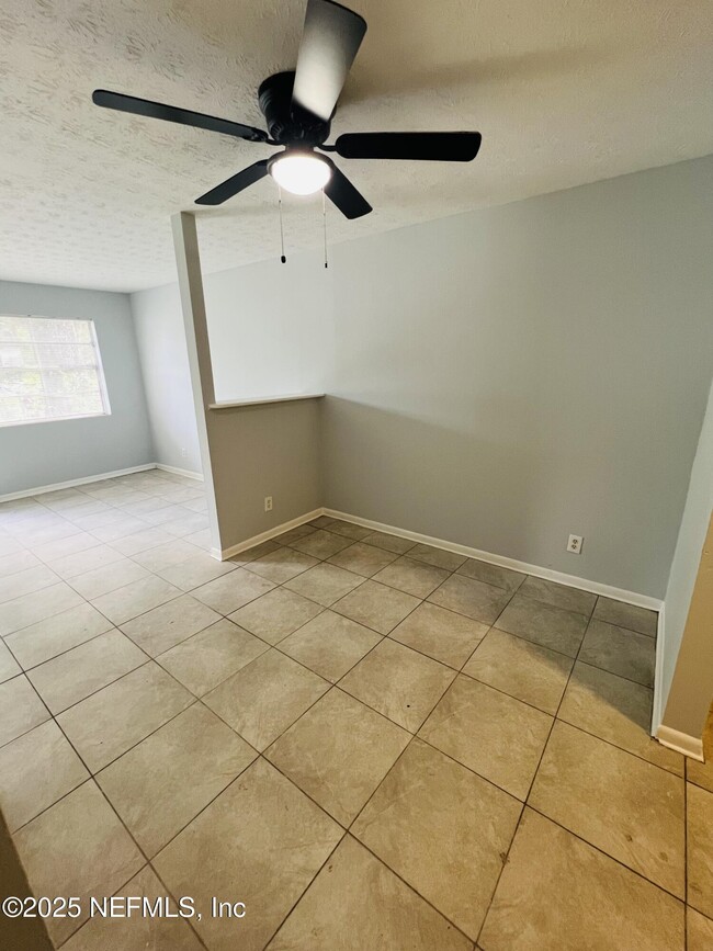 Building Photo - 3638 Lionell St