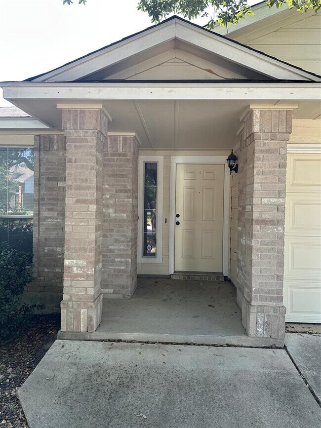 Building Photo - 1517 Darjeeling Dr