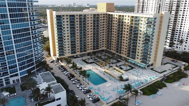 Building Photo - 2501 S Ocean Dr