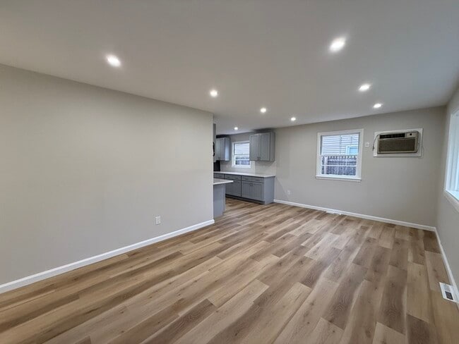 Foto del edificio - 150 Riggins Blvd