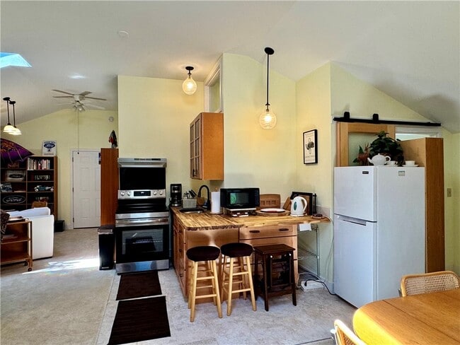 Building Photo - 333 Colebrook Dr