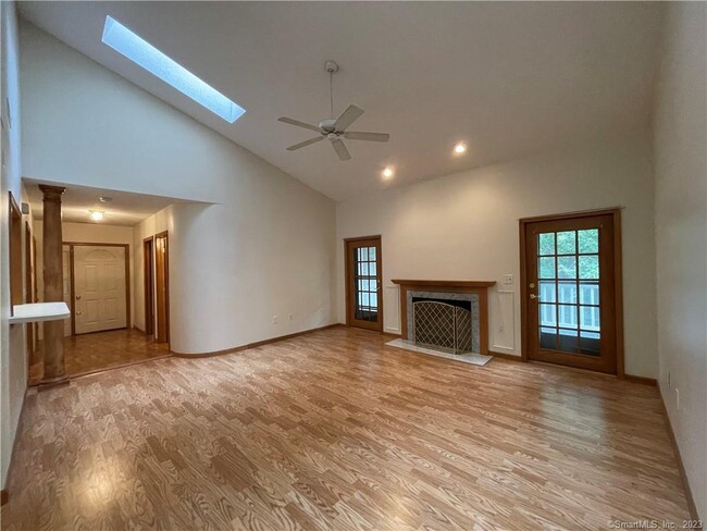 Building Photo - 33 Langdon Ct