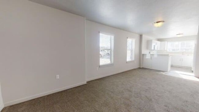 Building Photo - 2 BED 1 BATH CONDO ON THE GROUND FLOOR
