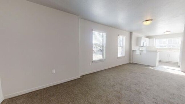 Foto del edificio - 2 BED 1 BATH CONDO ON THE GROUND FLOOR