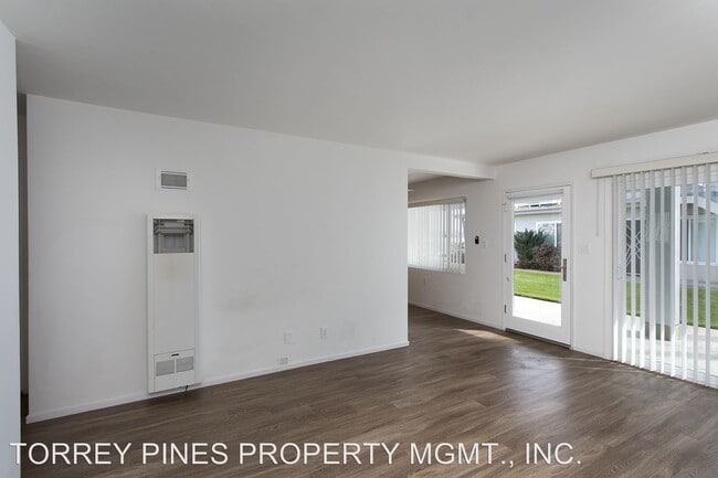 Building Photo - 4080 1/2-4080 Crown Point Dr