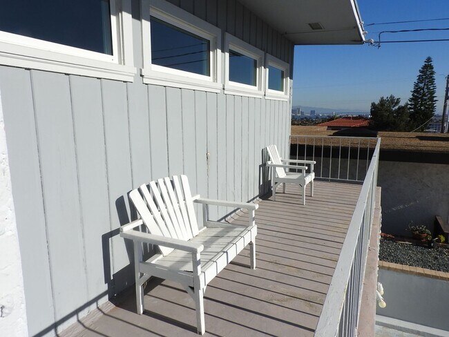 Foto del edificio - WOW views from this classic 3 bed 2 bath home