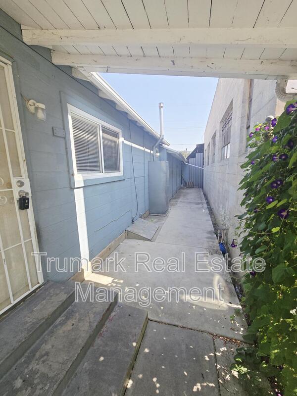 Photo - 1020 S Gerhart Ave Apartment