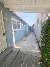 Building Photo - 1020 S Gerhart Ave