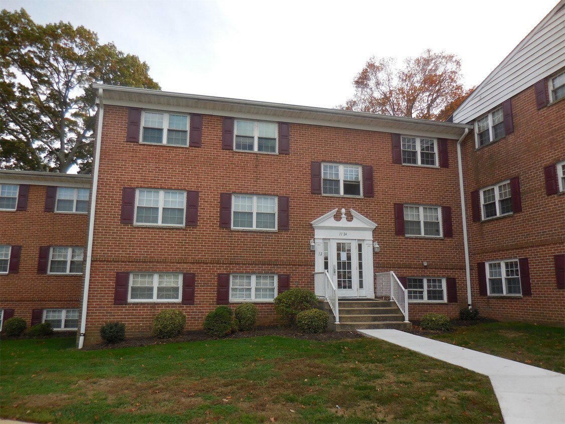Primary Photo - 1124 Chesapeake Dr