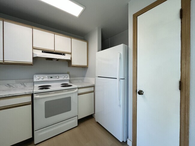 Building Photo - 8332 SW 21st Ave