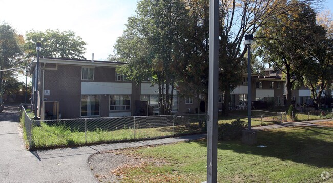 Foto principal - 1901 Sheppard Ave W