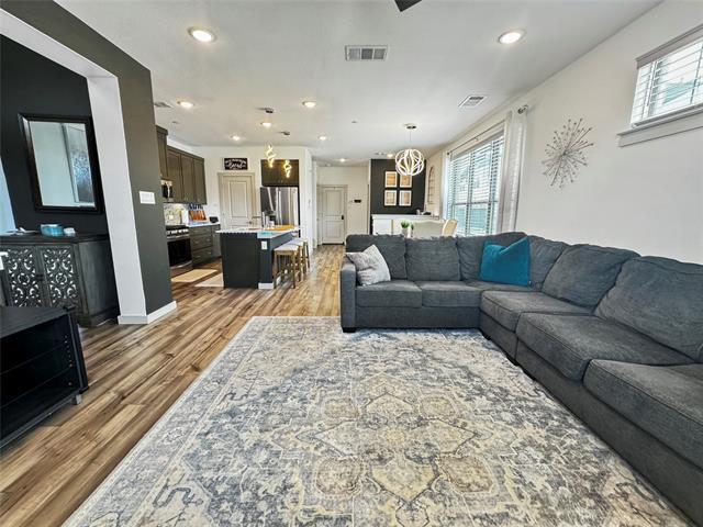 Foto del edificio - 677 Watersedge Ct